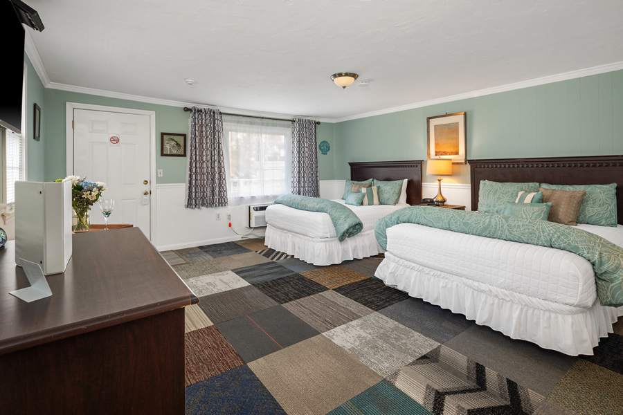 nantasket beach hotel 2-queen guest room beds